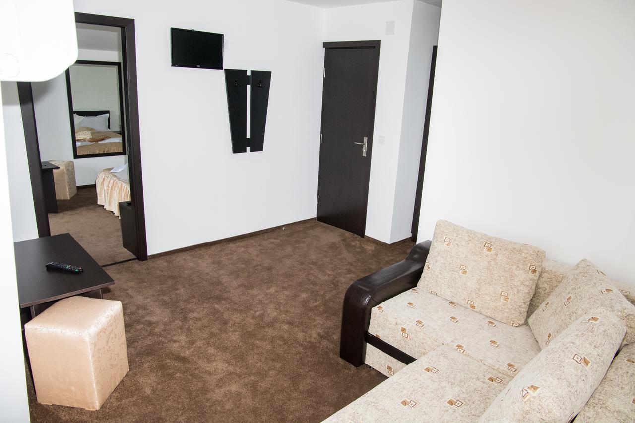 Hostel Karisma Бакэу Экстерьер фото