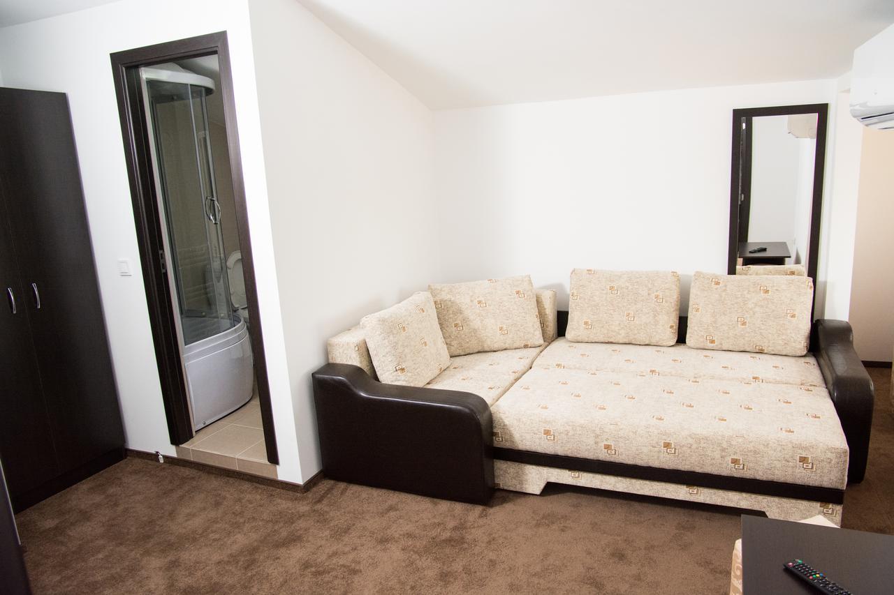 Hostel Karisma Бакэу Экстерьер фото
